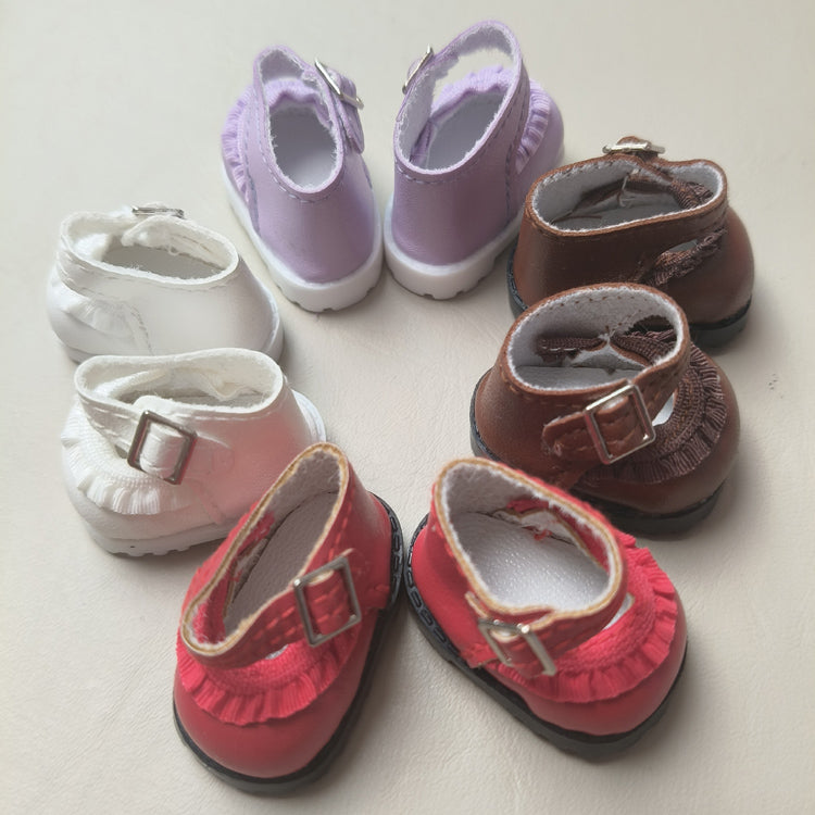 Shoes for dolls